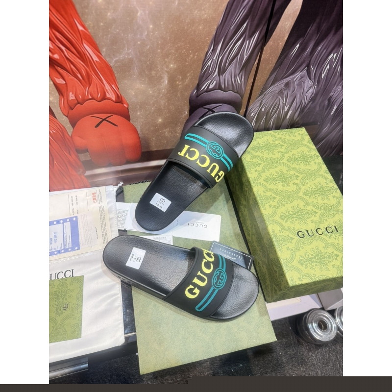 G*u*i slippers